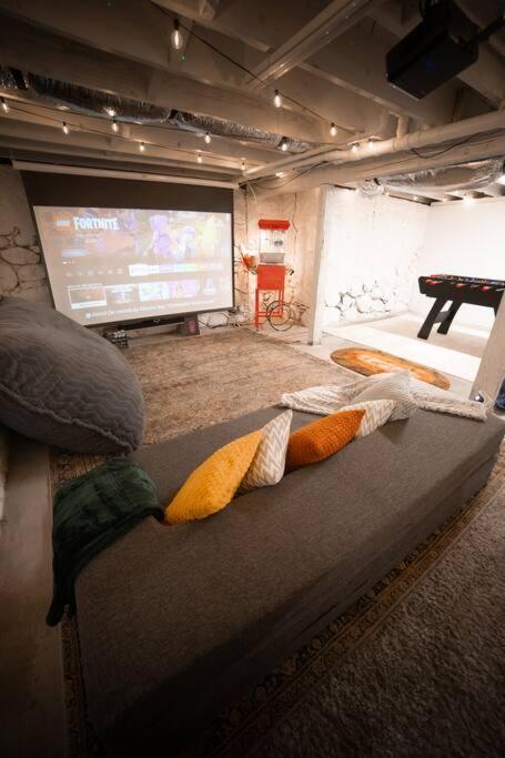 Reno'S Biggest Little House - Cozy Home Theatre Экстерьер фото