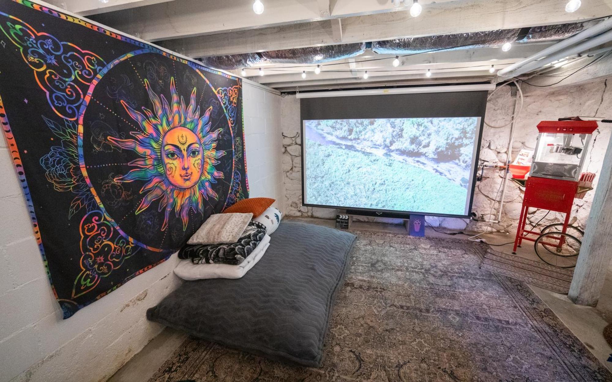Reno'S Biggest Little House - Cozy Home Theatre Экстерьер фото